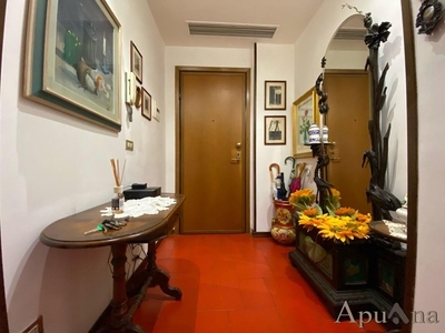 Appartamento in Vendita a Massa, 210'000€, 97 m², arredato
