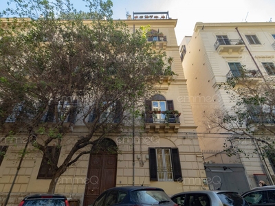 Appartamento in Vendita a Palermo, zona Tribunale - Villa Filippina, 369'000€, 172 m²