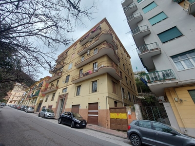 Appartamento in Vendita a Salerno, zona Via Matteo Silvatico, 570'000€, 150 m²