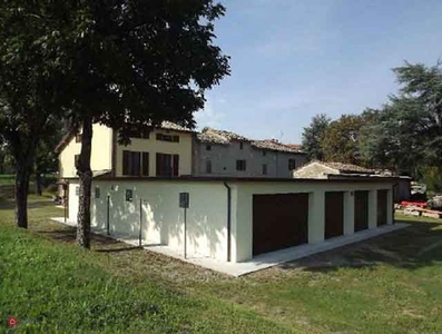 Palazzo in Vendita in Strada Langhirano 116 a Parma