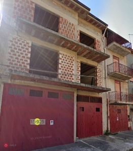 Appartamento in Vendita in Via Giuseppe Garibaldi a Ventimiglia di Sicilia