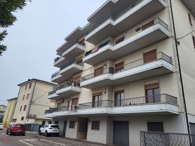 Appartamento in Vendita in Via Pecori Giraldi a Creazzo
