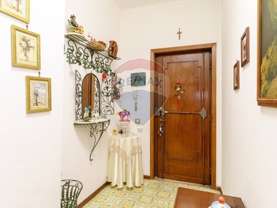 Bilocale in Vendita a Catania, zona Ognina, 140'000€, 92 m²