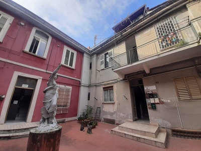 Bilocale in Vendita a Salerno, zona Via Lungomare Colombo, 189'000€, 75 m²