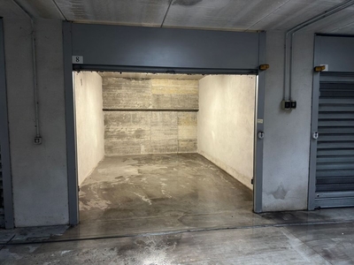 Box in Vendita a Salerno, zona Via Parmenide, 35'000€, 18 m²