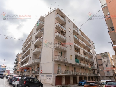 Box in Vendita a Siracusa, zona Teocrito San Giovanni, 25'000€, 23 m², con Box