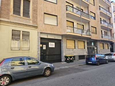 Magazzino in Vendita in Via Leinì 67 a Torino