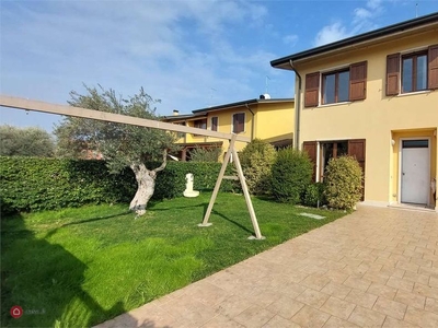 Casa Bi/Trifamiliare in Vendita in Via Don Giovanni Calabria a Nogarole Rocca