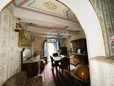 Casa Indipendente in Vendita a Macerata, zona Centro storico, 200'000€, 292 m²
