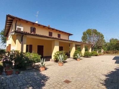 Casa Indipendente in Vendita a Modena, zona Cittanova, 700'000€, 604 m², con Box