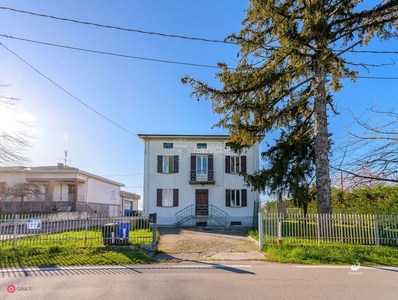 Villa in Vendita in a Noceto