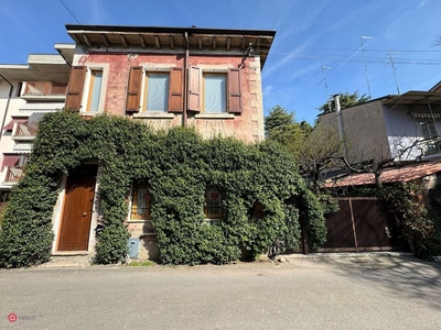 Casa indipendente in Vendita in Via Zatteri 24 a Verona