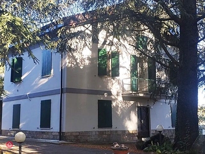 Casa indipendente in Vendita in Viale Europa Unita 12 a Tizzano Val Parma
