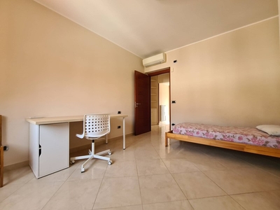 Casa Semi Indipendente in Affitto a Catanzaro, zona Fortuna, 200€, 125 m², arredato