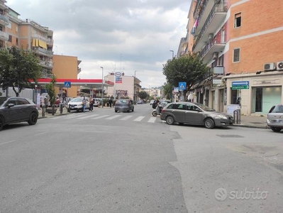 Fitta-via dell'epomeo-locale commerciale 19 mq