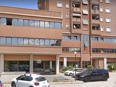 Negozio in Vendita a Terni, 330'000€, 460 m²