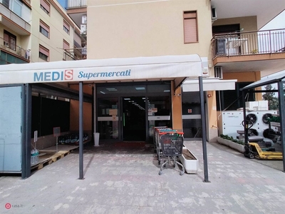 Negozio/Locale commerciale in Vendita in a Gravina di Catania