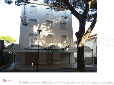 Negozio/Locale commerciale in Vendita in Piazza Alessandro Manzoni a Jesolo