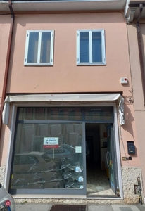Negozio/Locale commerciale in Vendita in Via Golosine 196 a Verona
