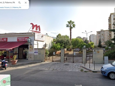 Negozio/Locale commerciale in Vendita in Via Luigi Zancla a Palermo