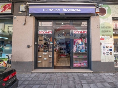 Negozio/Locale commerciale in Vendita in Via Veronica 52 a Aci Sant'Antonio