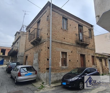 Quadrilocale da ristrutturare in zona pentimele/archi, Reggio Calabria