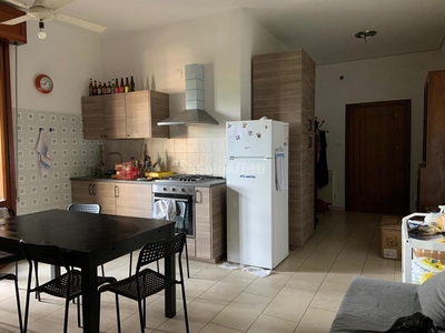 Stanza in Affitto a Modena, 300€, 120 m²