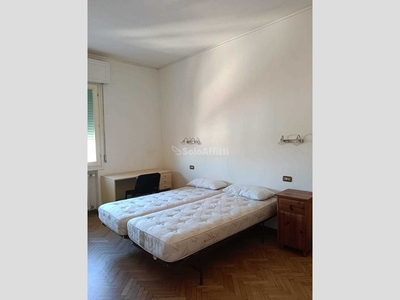 Stanza in Affitto a Modena, 370€, 110 m²