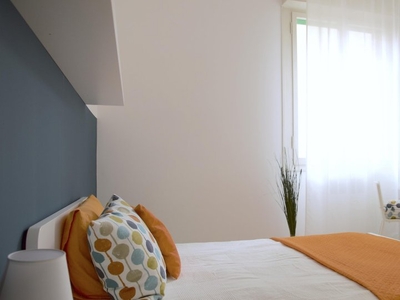 Stanze in affitto in un appartamento con 4 camere da letto a Bologna