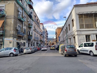 Trilocale in Vendita a Napoli, zona Vicaria, 85'000€, 70 m²