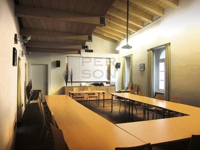 Ufficio in Affitto a Trento, zona Centro storico, 1'700€, 140 m²