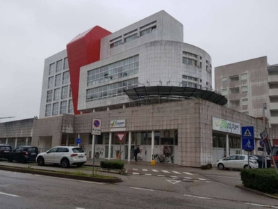 Ufficio in Vendita a Vicenza, 308'000€, 362 m²