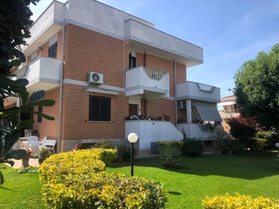 Villa bifamiliare traversa Aleardo Aleardi 3, Villaggio Gior