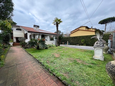 Villa con giardino, Forte dei Marmi vittoria apuana