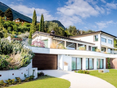 Villa in vendita a Gardone Riviera Brescia