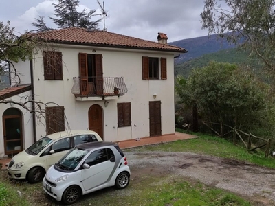 Villa in Vendita a Lucca, zona Santa Maria Del Giudice, 350'000€, 160 m²