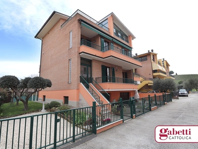 Villa in Vendita a Pesaro, 630'000€, 344 m²