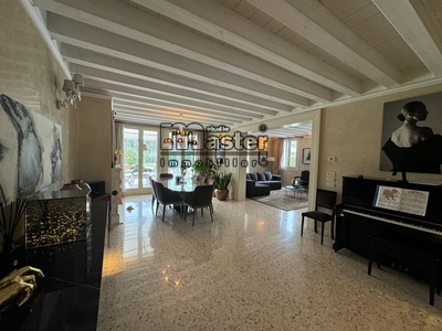 Villa in Vendita a Treviso, zona S.Angelo, 750'000€, 450 m², arredato