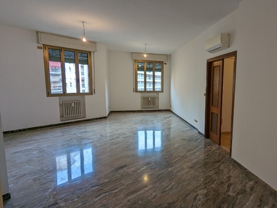 Appartamento in Via della Grada ad.ze Via San Rocco, Bologna, 6 locali