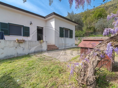 Casa indipendente con terrazzo a Roccasecca