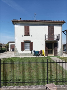 Villa bifamiliare in vendita a Monticelli D'ongina Piacenza San Pedretto