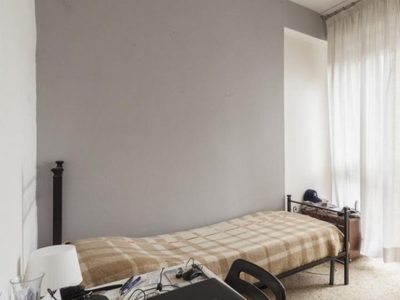 Accogliente camera in appartamento con 4 camere da letto a Porta al Prato, Firenze