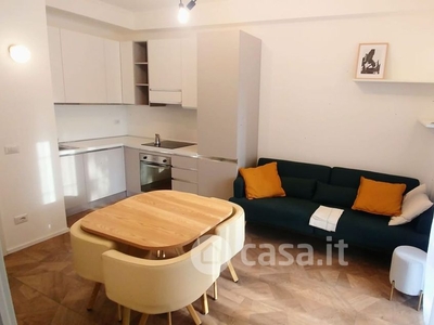 Appartamento in Affitto in Via San Giacomo 2 a Milano