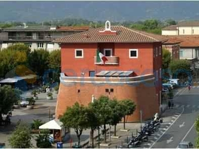 Appartamento Quadrilocale da ristrutturare in vendita a Forte Dei Marmi