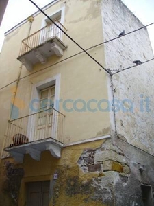 Appartamento Trilocale da ristrutturare, in vendita in Via G. Bruno, Carloforte