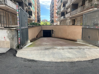 Box o garage in vendita a Roma - Zona: Prati Fiscali