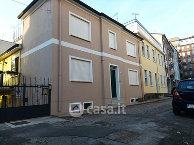Casa Bi/Trifamiliare in Affitto in Via cattaneo a Rovigo