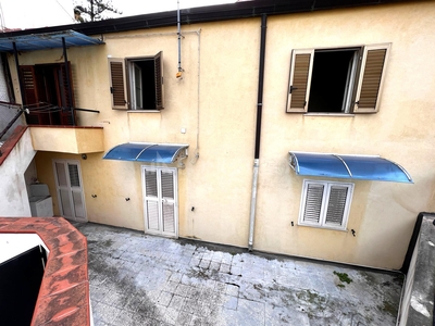 Casa Indipendente a Reggio di Calabria in Via Villini svizzeri, Villini Svizzeri