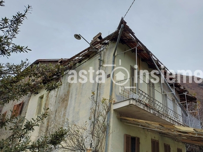 Casa indipendente da ristrutturare a Condove