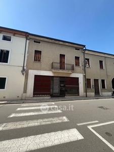 Casa indipendente in Affitto in Via Generale Vaccari a Montebello Vicentino